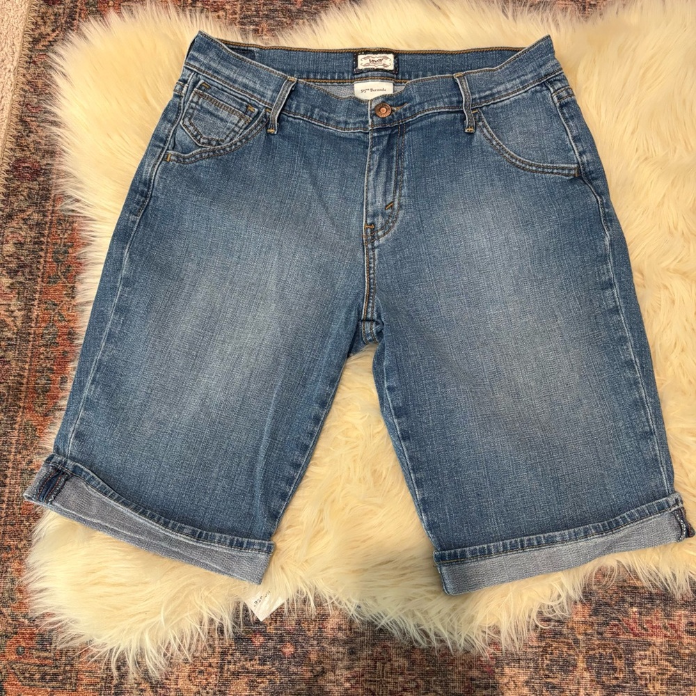 Levi’s Women’s 525 Bermuda Jean Shorts - Medium Wash - Size 6